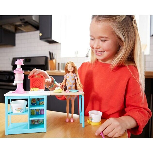 Набор Barbie Завтрак со Стейси FRH74